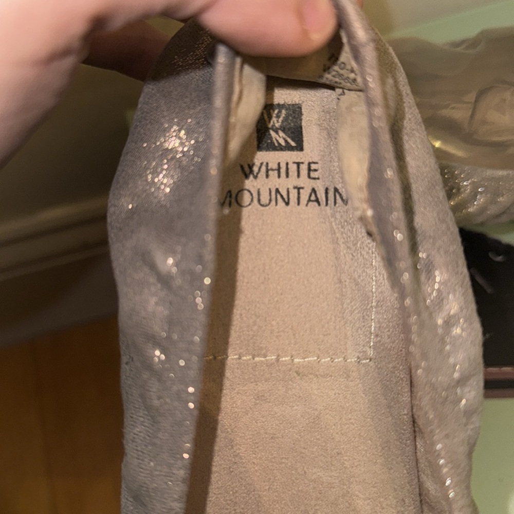 BRAND NEW SHOES WOMEN SIZE 8 1/2 NEVER WORN PLS BUY - Picture 3 of 3